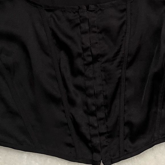 3/$25✨ Mixed Threads Los Angeles Cropped Top - Picture 3 of 5